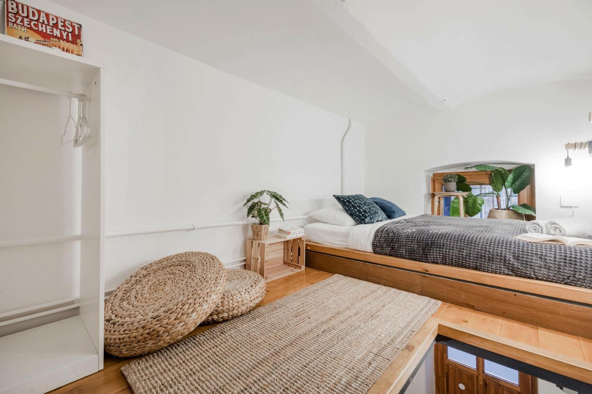 Apartment Wellness Wonderland: Garden, Sauna, Jacuzzi In Cbd Budapest