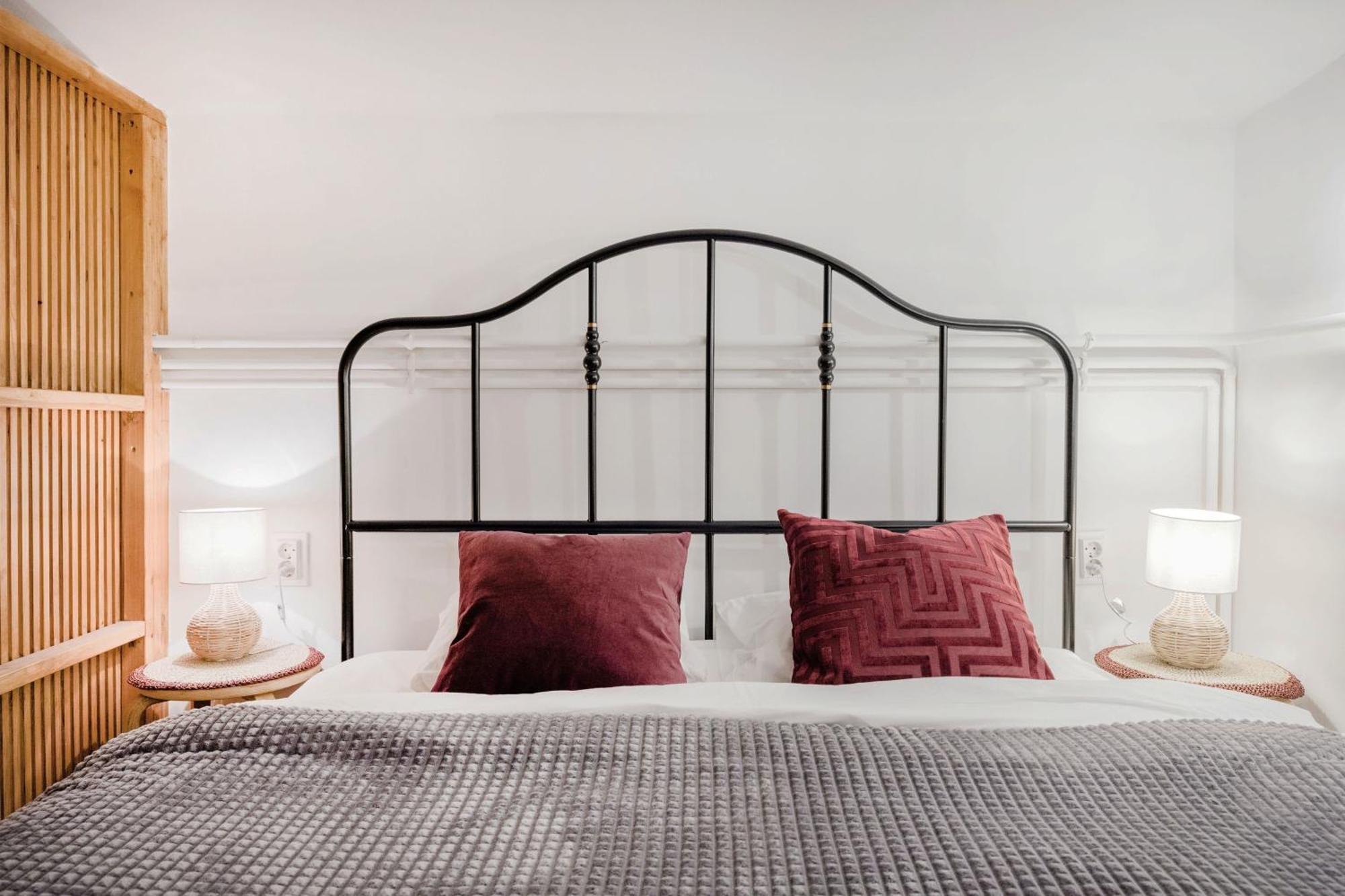 Wellness Wonderland: Garden, Sauna, Jacuzzi In Cbd Apartment
