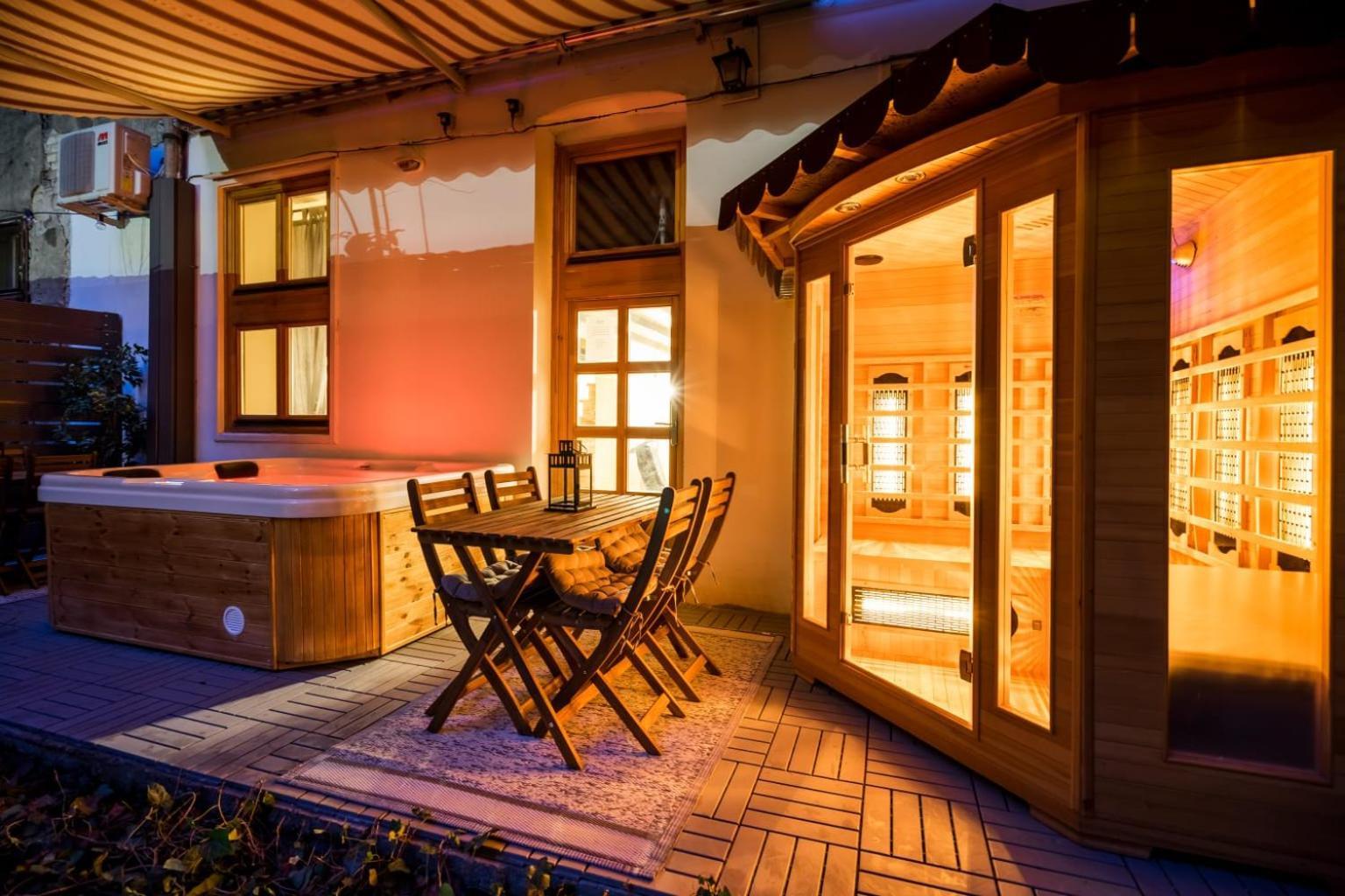 Wellness Wonderland: Garden, Sauna, Jacuzzi In Cbd Lejlighed Budapest