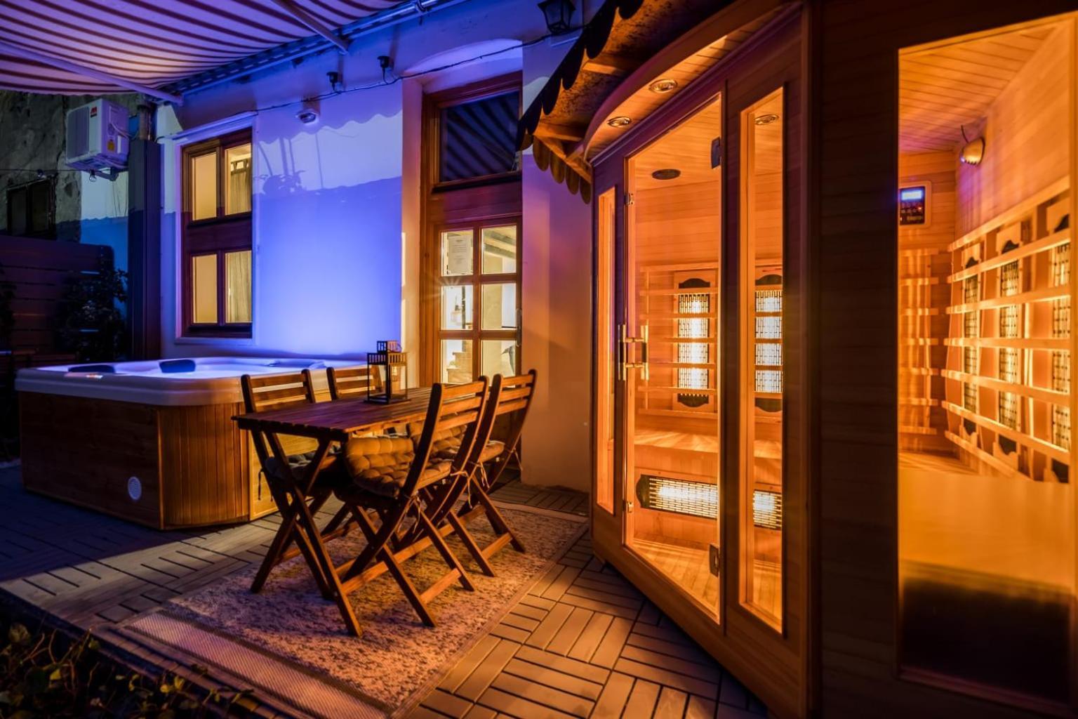 Apartment Wellness Wonderland: Garden, Sauna, Jacuzzi In Cbd Budapest