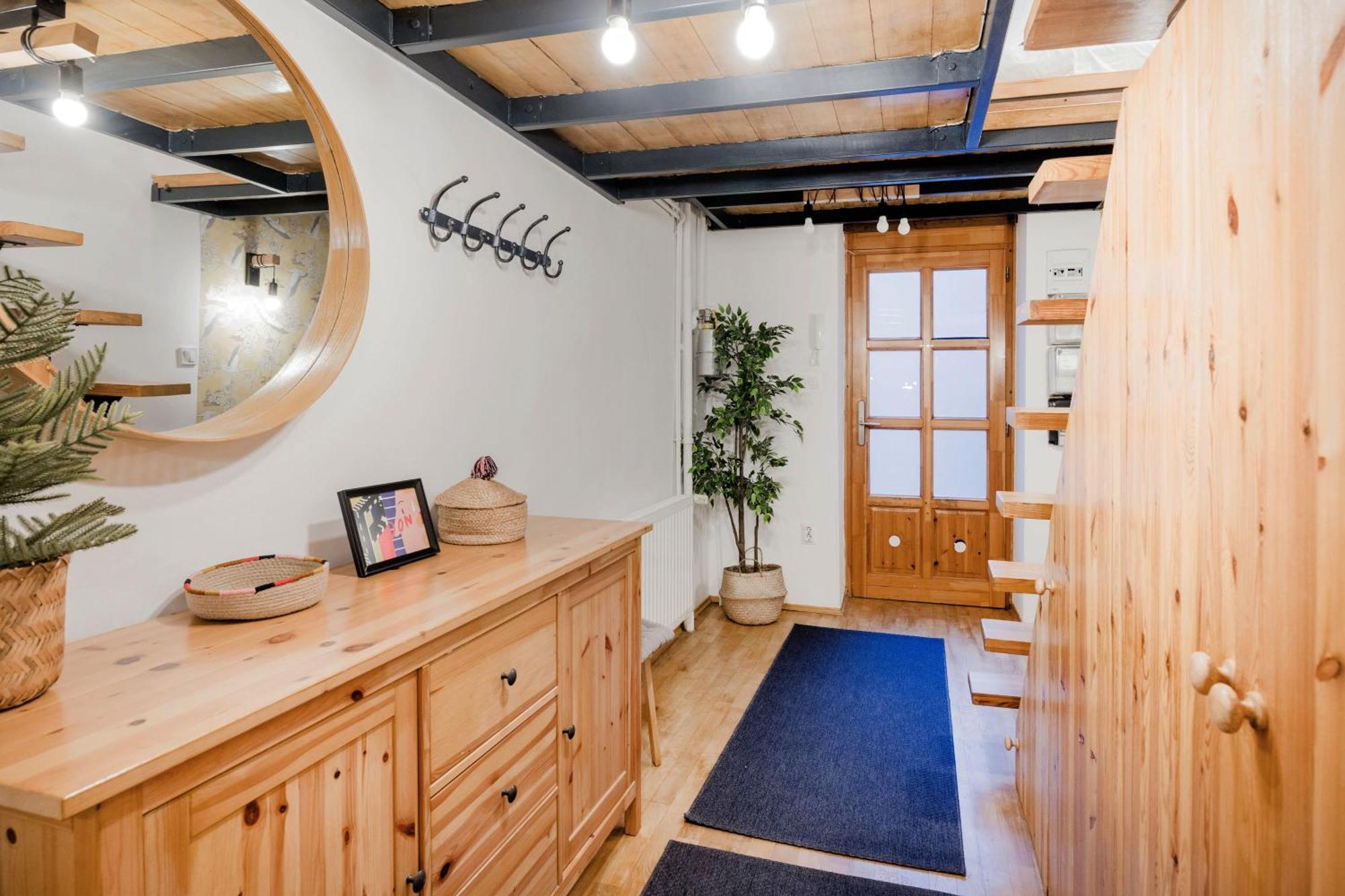 Apartment Wellness Wonderland: Garden, Sauna, Jacuzzi In Cbd *