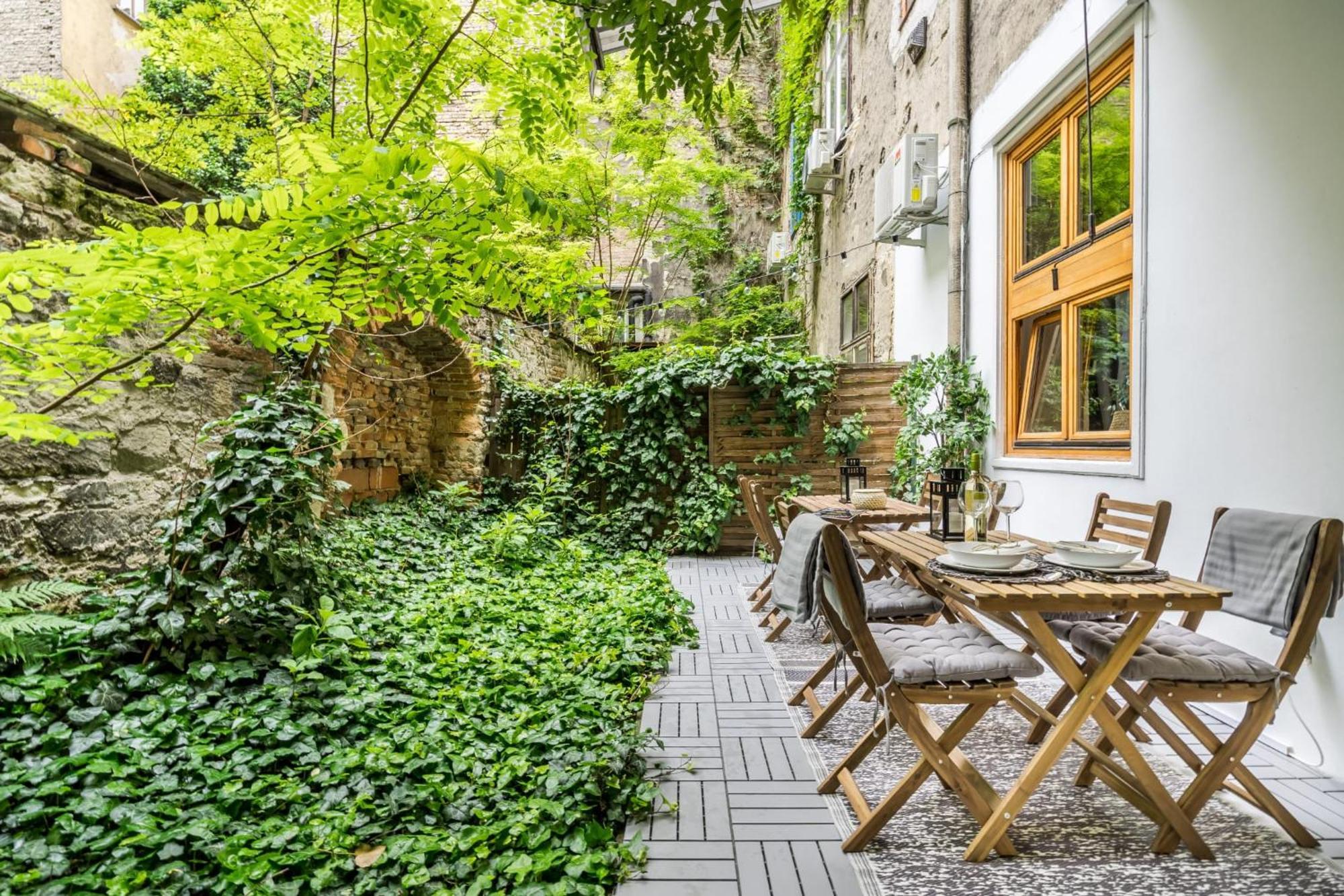 Apartment Wellness Wonderland: Garden, Sauna, Jacuzzi In Cbd *
