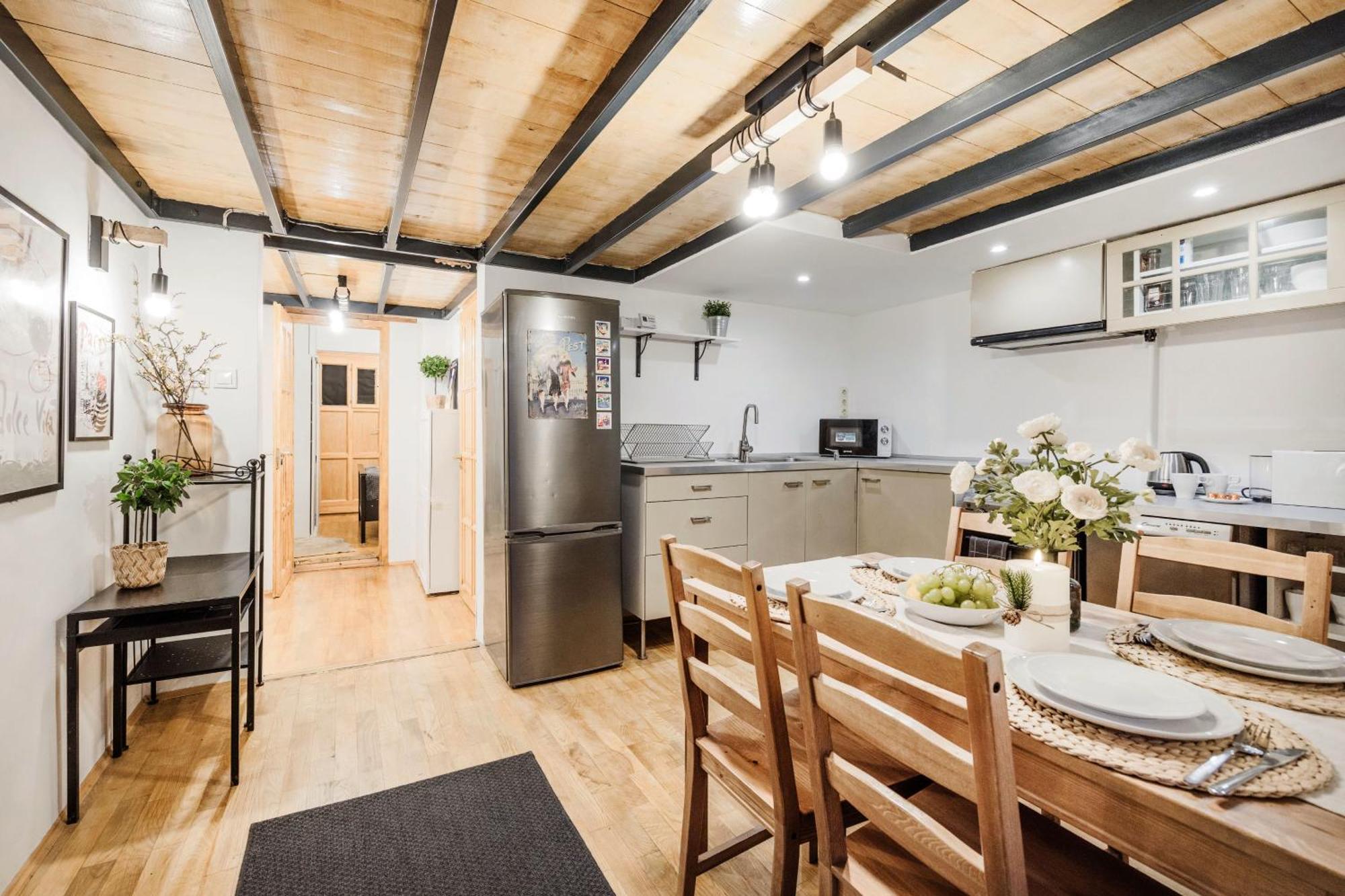Wellness Wonderland: Garden, Sauna, Jacuzzi In Cbd * Boedapest