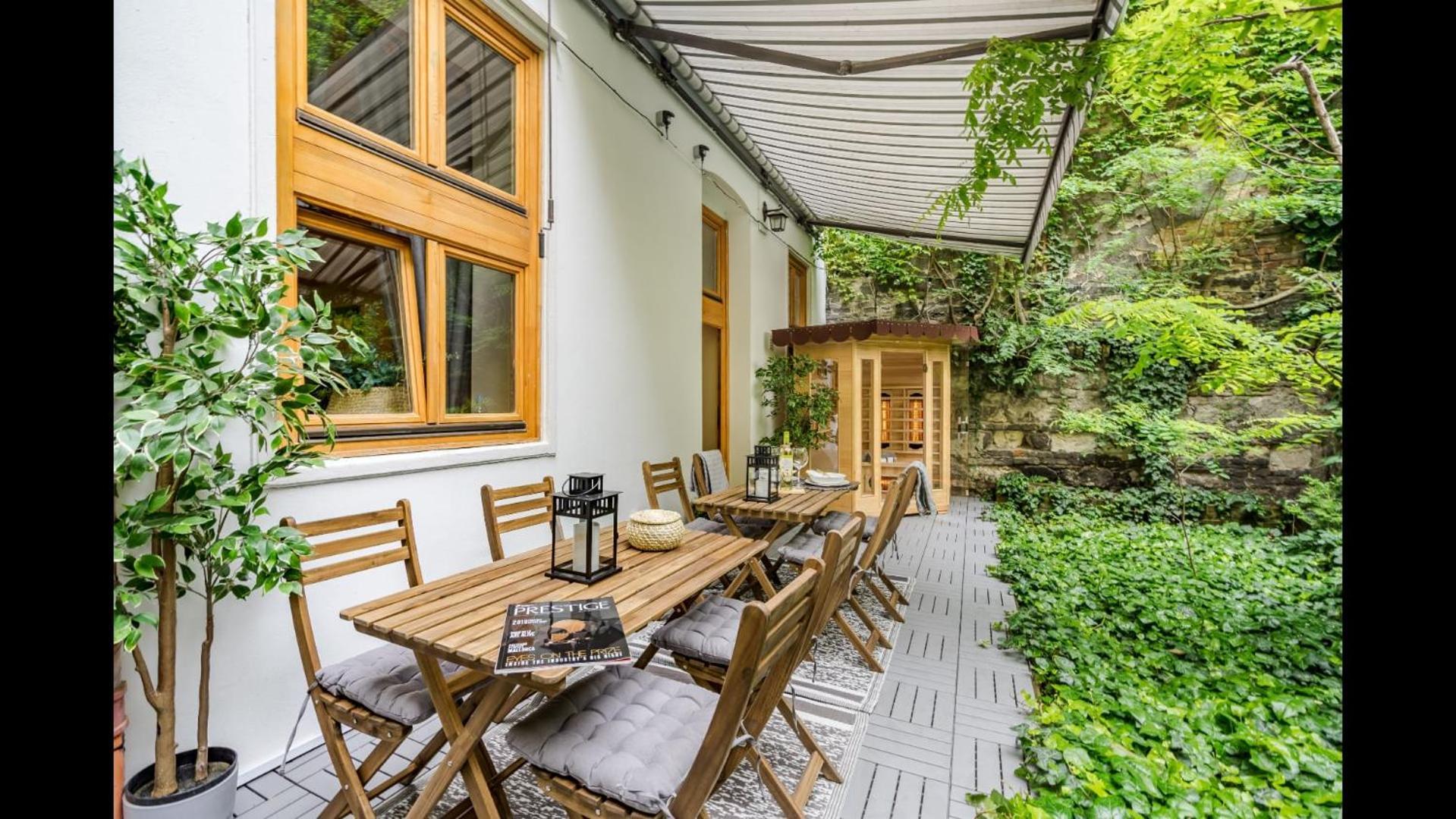 Wellness Wonderland: Garden, Sauna, Jacuzzi In Cbd * Boedapest